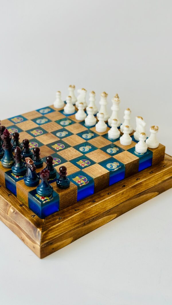 Корпоративні подарункові шахи із Вашим логотипом