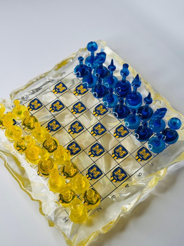 Корпоративні подарункові шахи із Вашим логотипом